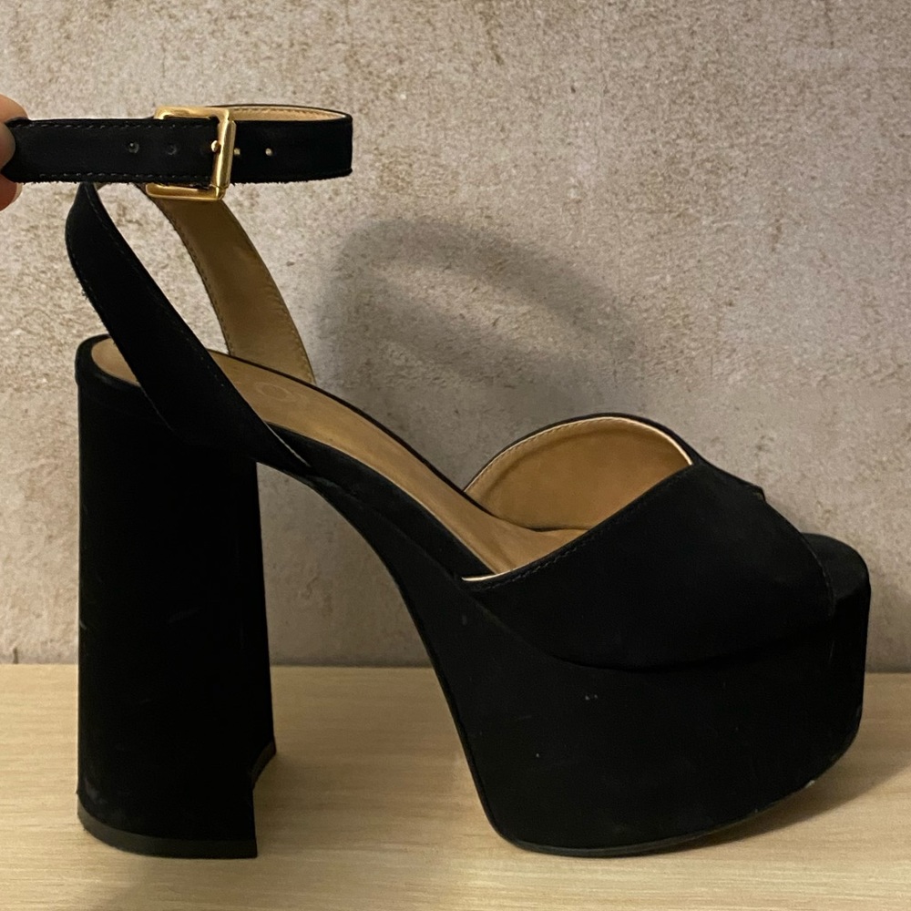 Chunky Velvet Black Heel
